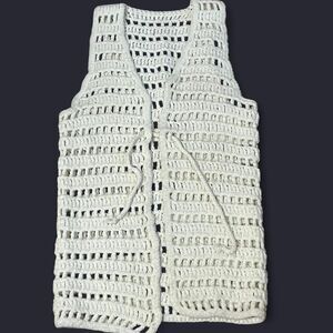 Vintage handmade white crochet sleeveless lightweight vest/gilet w/ tie. M.